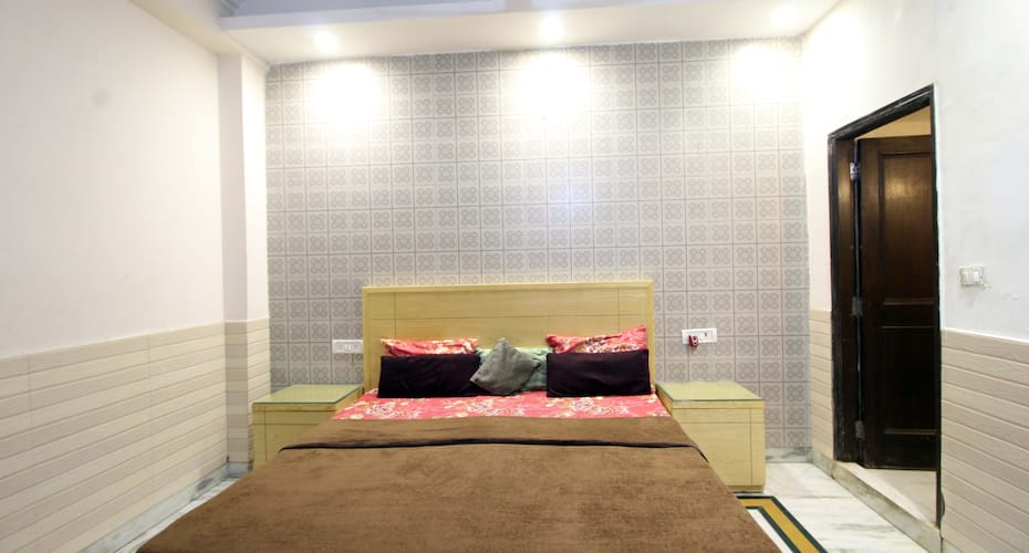 TG Stays Rajouri Garden, New Delhi 5